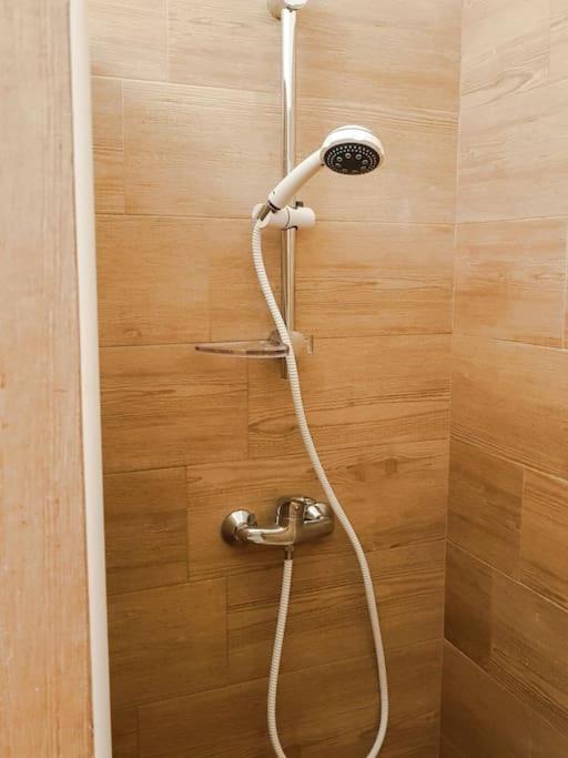 Thekeystudio, Studio Beige Nel Centro, 4 Minuti Dal Mare Bordighera Bagian luar foto