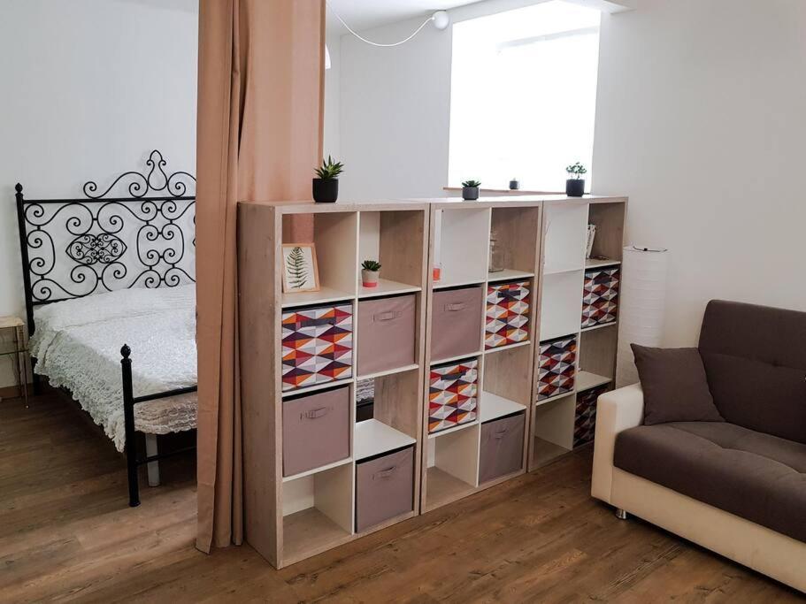 Thekeystudio, Studio Beige Nel Centro, 4 Minuti Dal Mare Bordighera Bagian luar foto